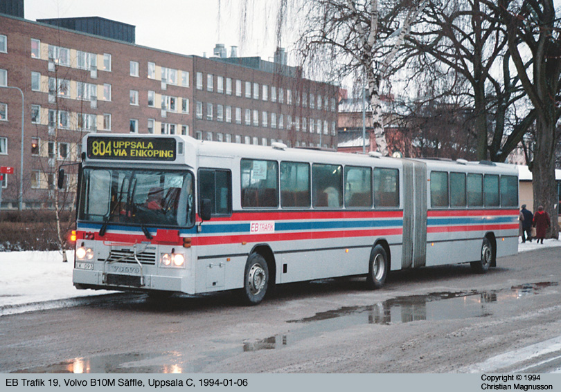 eb19_19940106.jpg - Enköping Bålsta Trafik var ett bolag som bedrev mycket trafik åt Upplands lokaltrafik innan det gick upp i Swebus. Här ses en av deras Säfflevagnar i Uppsala.