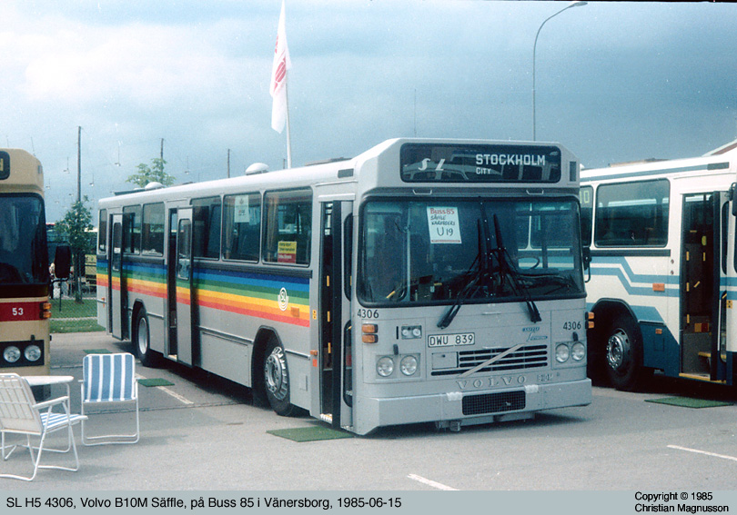 sl4306_19850615.jpg - Sådana här kortvagnar inom flygbusstrafiken blev ett ganska kortvarigt fenomen. Men snygga var de.